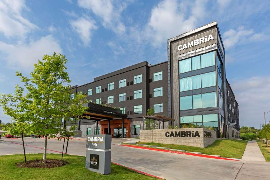 Cambria Hotel Austin Airport Экстерьер фото