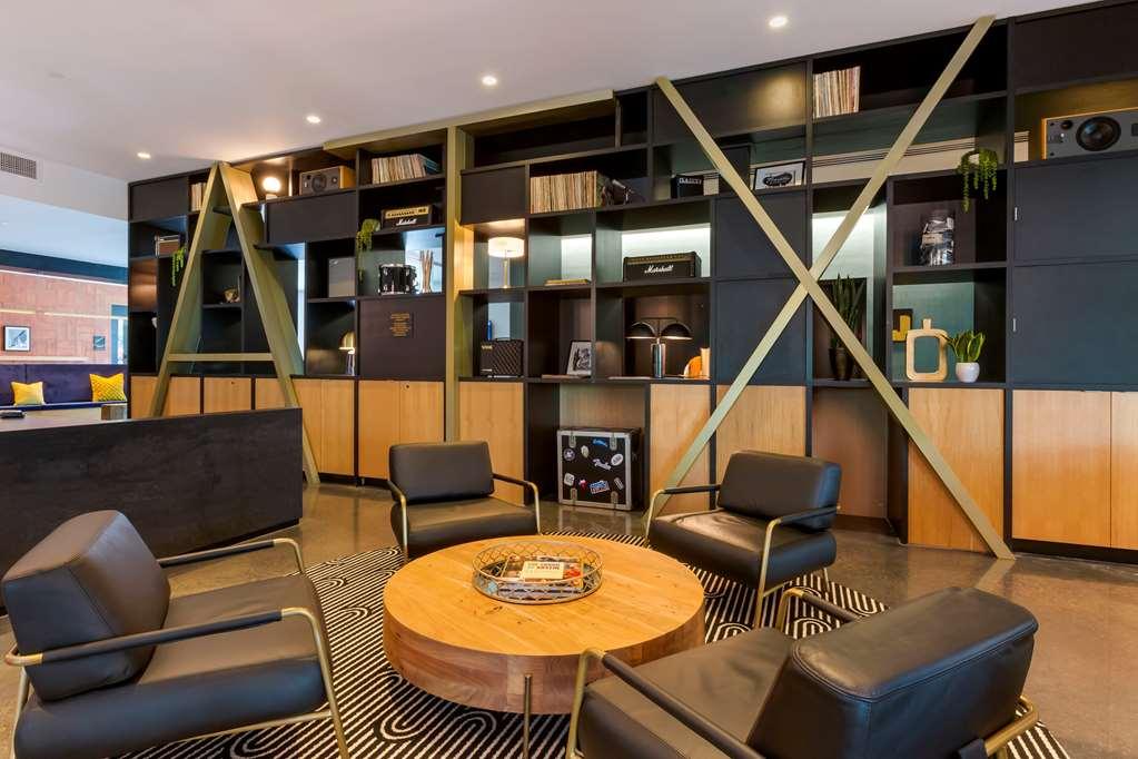 Cambria Hotel Austin Airport Интерьер фото