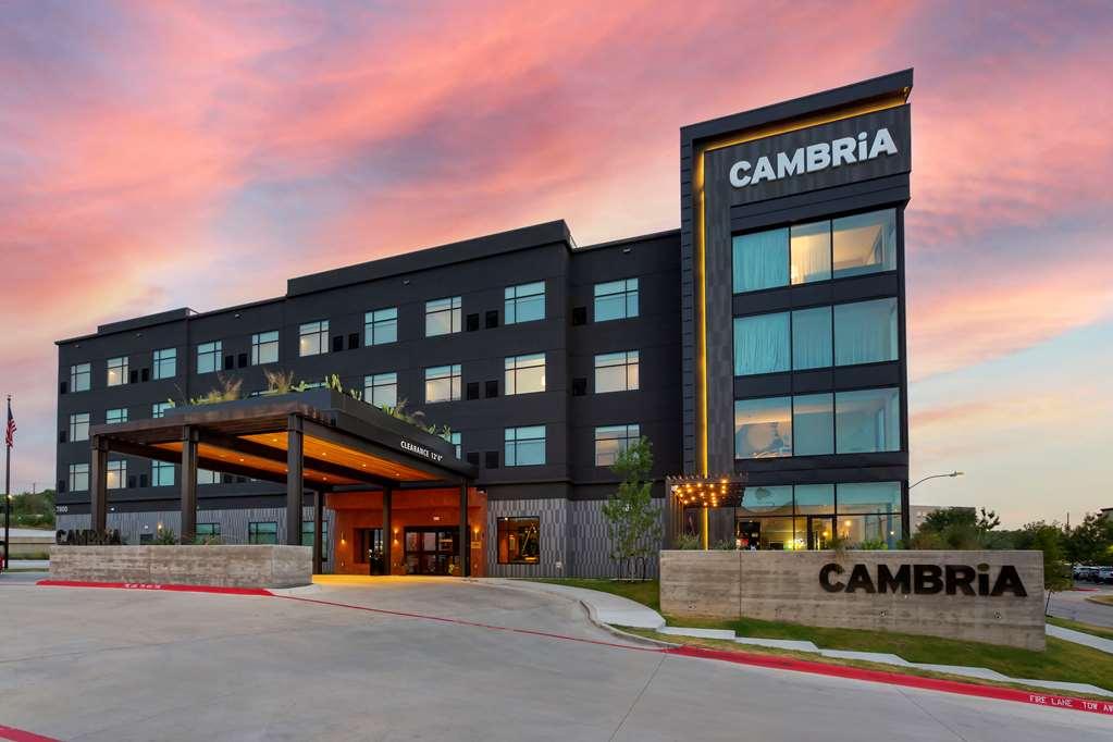 Cambria Hotel Austin Airport Удобства фото