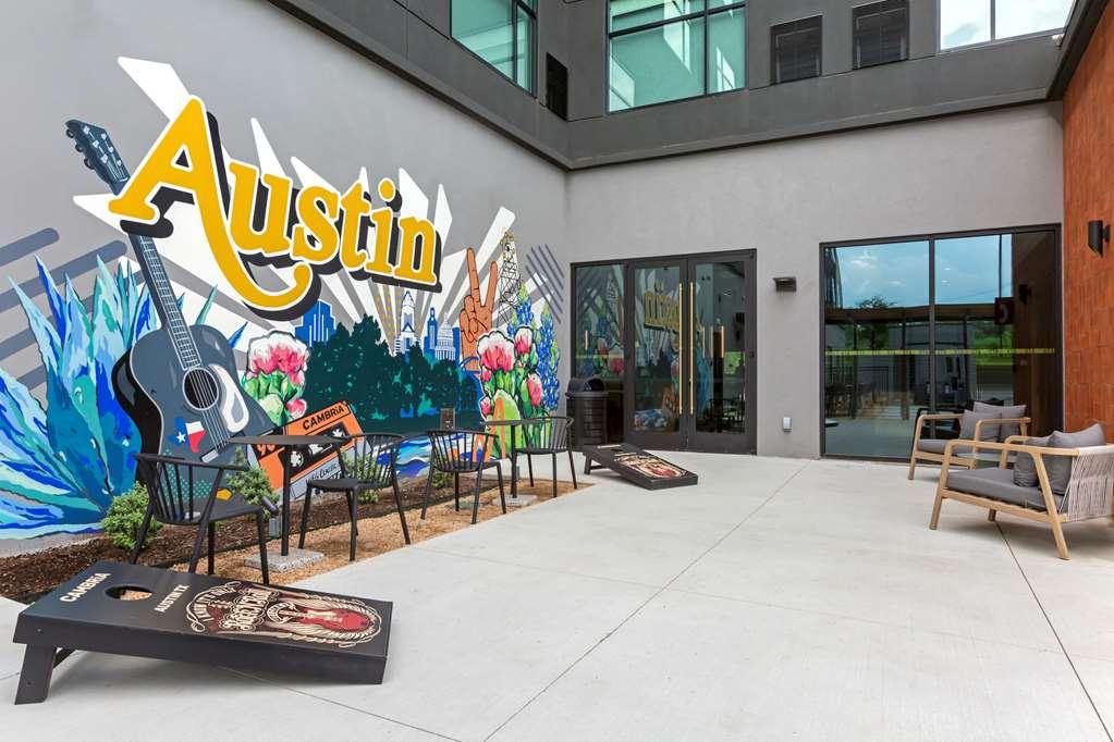 Cambria Hotel Austin Airport Удобства фото