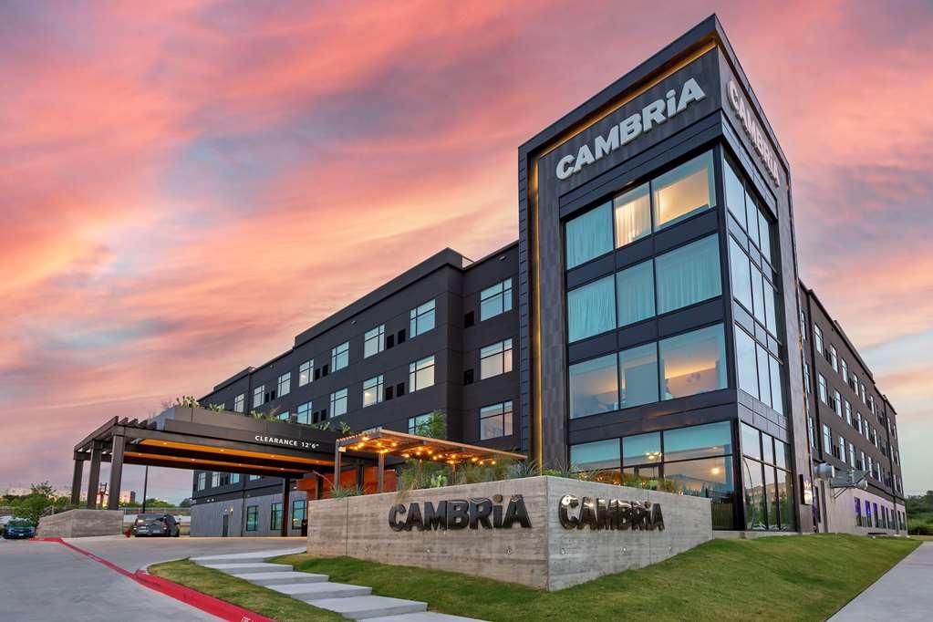 Cambria Hotel Austin Airport Удобства фото